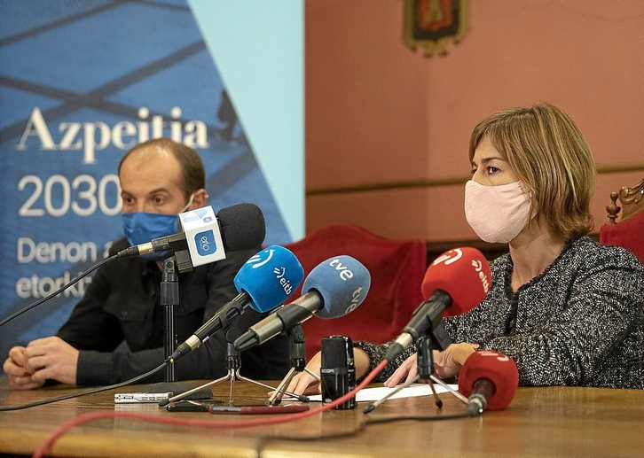 La alcaldesa de Azpeitia, durante la rueda de prensa de ayer. (Gorka RUBIO | FOKU)