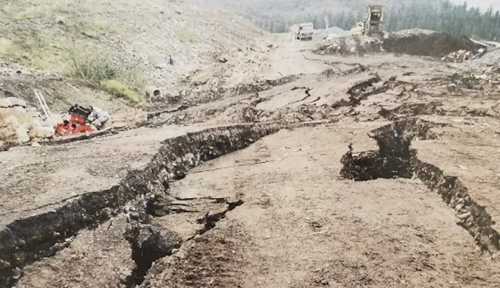 La tierra abierta en Zaldibar, en una imagen del informe de Lakua con que justificó el cese de la búsqueda de Beltrán.