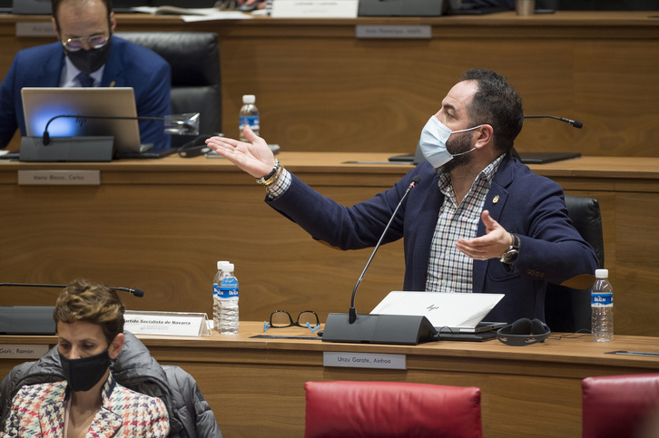 Ramón Alzorriz, del PSN, en un sesión plenaria del Parlamento navarro, en una imagen de archivo. (Iñigo URIZ/FOKU)