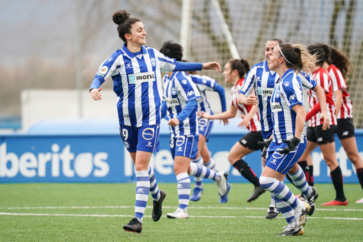 Alaveseko jokalariak, gol bat ospatzen aurtengo denboraldian. (Endika PORTILLO / FOKU)