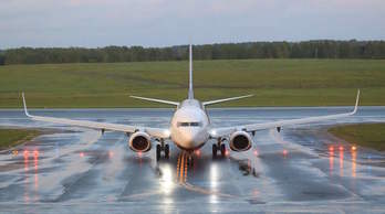 El avión de Rynair desviado a Minsk, a su llegada a Vilna. (/AFP)