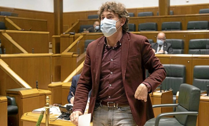 Eneko Andueza defendió la enmienda del PSE al texto de Vox que puede poner en un apuro a la Cámara. (EUSKO LEGEBILTZARRA)