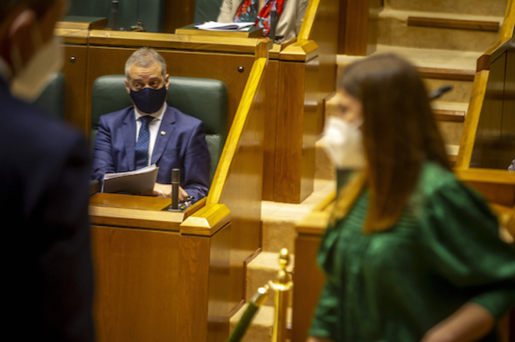 Iñigo Urkullu ha respondido sobre las consultoras a Miren Gorrotxategi. (Jaizki FONTANEDA-FOKU)