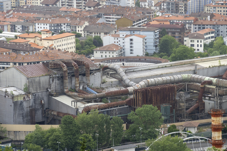 Instalaciones de Corrugados en Azpeitia, en pleno casco urbano. (Gorka RUBIO/FOKU)