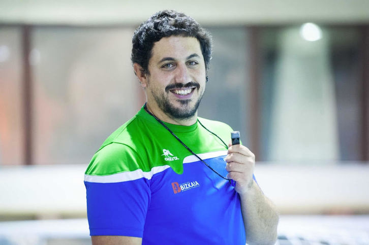 Tras 16 temporadas consecutivas, Jon López deja de ser entrenador del Leioa Waterpolo femenino. (LEIOA WATERPOLO)
