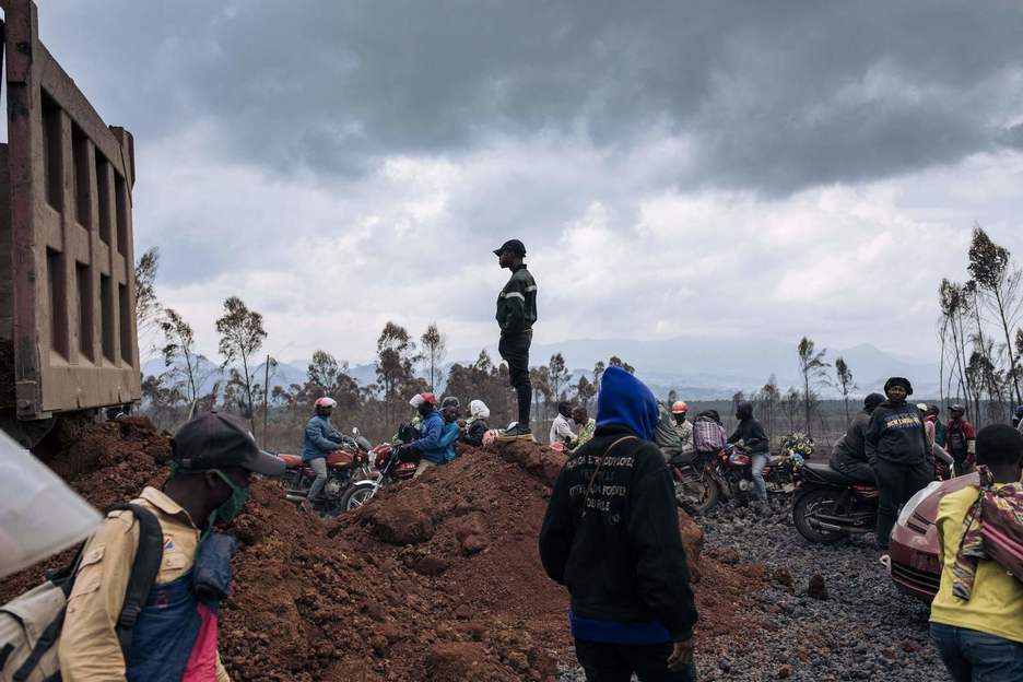 Eskolak, ospitaleak eta ehunka etxebizitza suntsitu ditu sumendiak. (ALexis HUGUET / AFP)