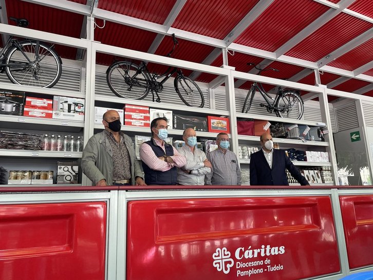 Inauguración de la tómbola de Cáritas en el Paseo Sarasate de Iruñea. (@CaritasPamplona)