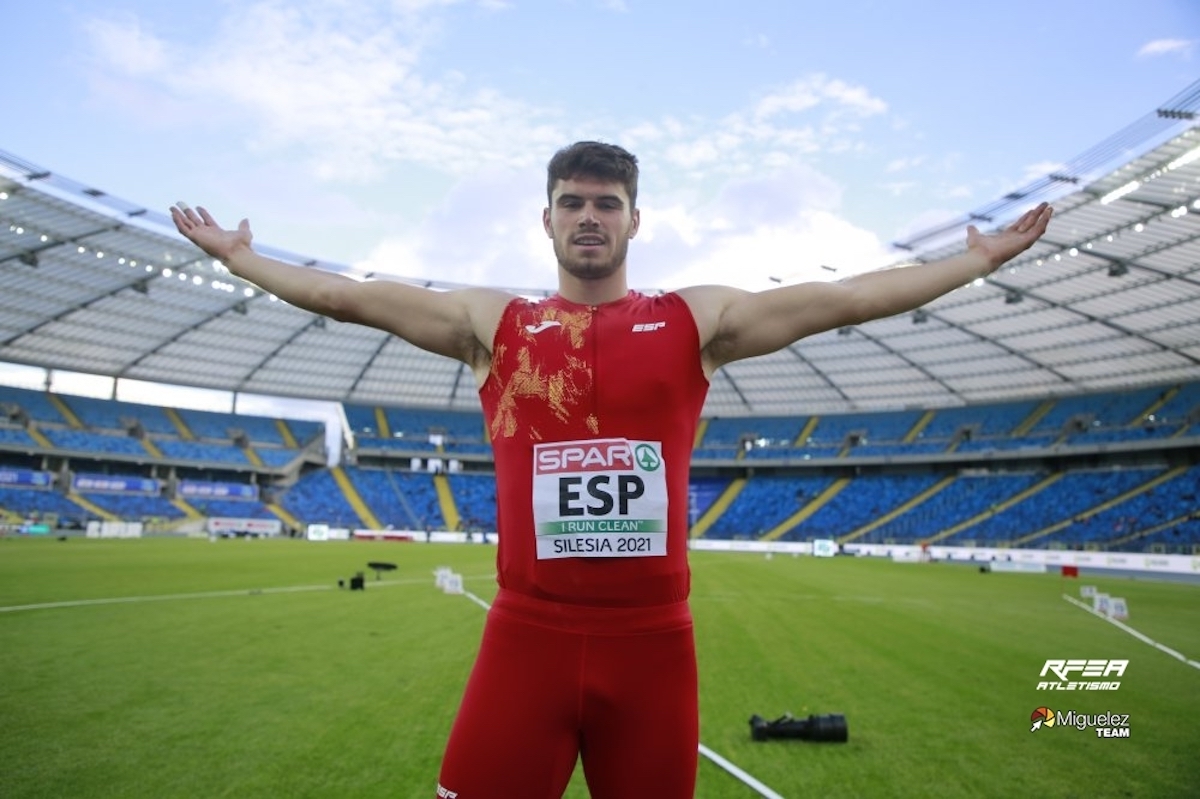 Europako txapelketan hobetutako Espainiako marka ospatzen. (RFEA)