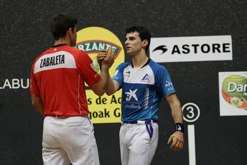 Altuna eta Zabaleta elkar agurtzen, neurketaren amaieran (Aritz LOIOLA / FOKU)