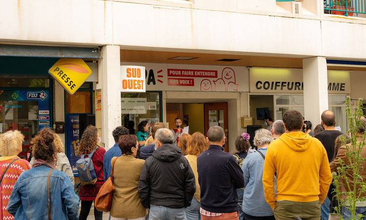 Besta giroa eta aldarrikapenak lotu ziren Alda elkartearen egoitzaren irekiera ekitaldian. (Bob EDME)