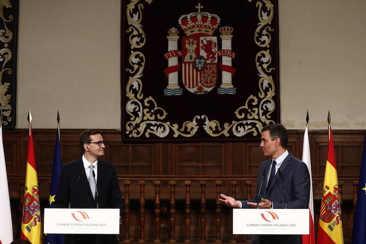 Sánchez ha comparecido tras su encuentro con el primer ministro polaco, Mateusz Morawiecki. (Sergio PÉREZ/AFP)