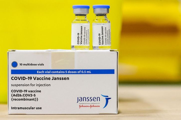 Viales de la vacuna Janssen. (Dirk WAEM/AFP)