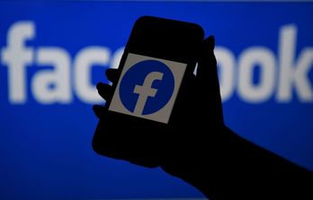 La Comisión Europea investiga si facebook compite ilegalmente en el mercado publicitario. (Olivier DOULIERY/AFP)