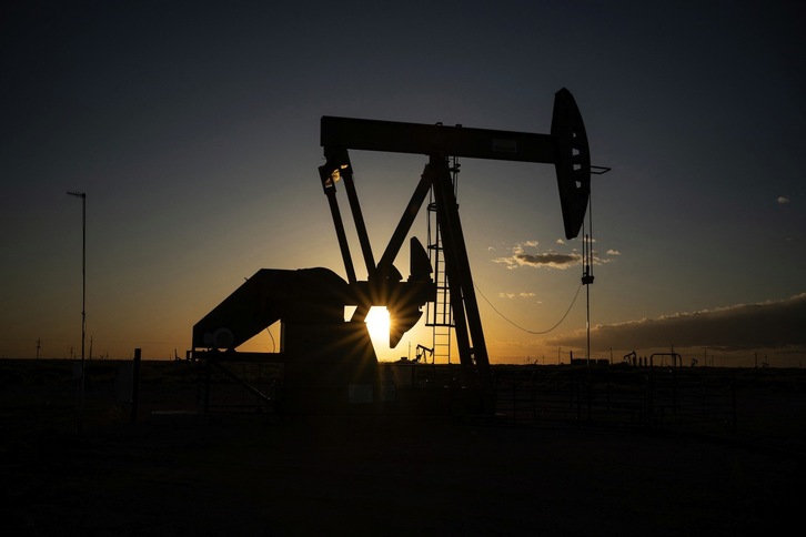 Máquina de extracción de petróleo en Loco Hills, Nuevo México (EEUU)