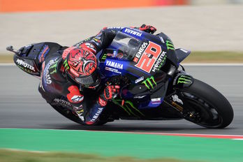 El francés Quartararo ha vuelto a ser el más rápido en Montmeló. (Lluis GENE/AFP)