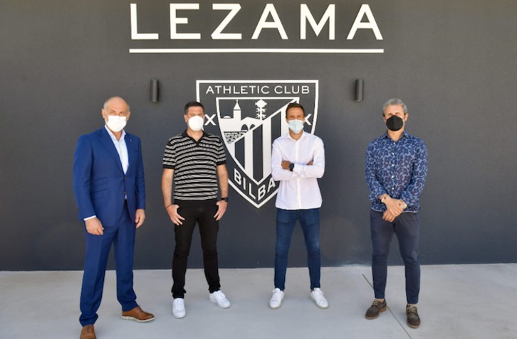 De la Sota y Gurpegui con Rafa Alkorta y Elizegi. (@AthleticClub)