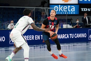 Si Tadas Sedekerskis recupera el tiro exterior, ojo. (Endika PORTILLO / FOKU)