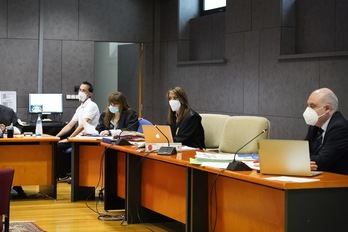 La fiscal Rosario Ramírez y el abogado de la acusación particular, Iñaki Arana. (Aritz LOIOLA / FOKU)