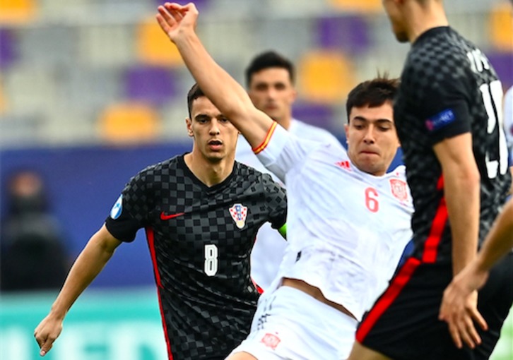 Zubimendi en un partido con la selección española sub 21. (Joe KLAMAR / AFP)