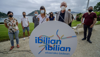 Sareko ordezkari eta kideak, gaur Miramar Jauregian ‘Etxerako bidean’ aurkezten. (R.S.).