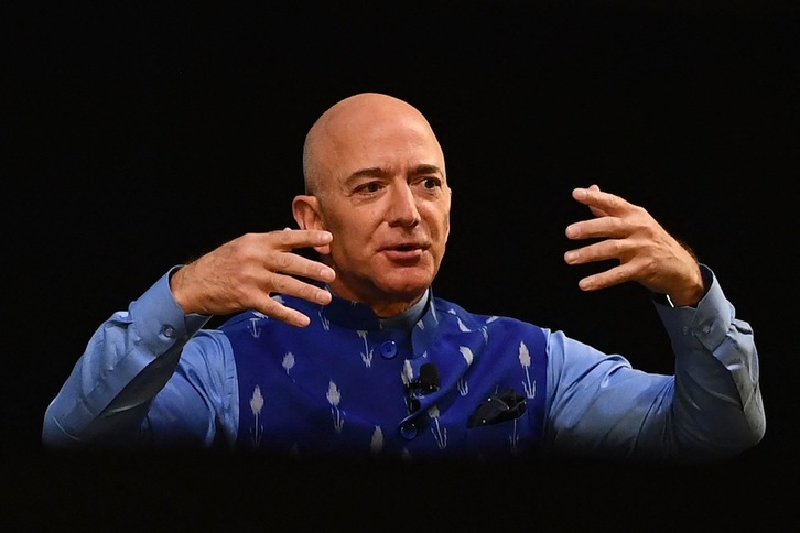 El patrón de Amazon, Jeff Bezos, uno de los más ricos y uno de los que menos impuestos paga en EEUU. (Sajjad HUSSAIN/AFP)