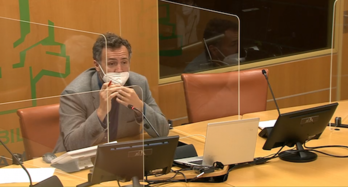 El presidente de la Comisión de Salud, Kerman Obergozo, en la reunión del miércoles.