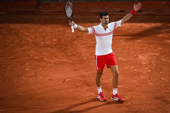 Djokovic celebra su victoria sobre Rafa Nadal (Christophe ARCHAMBAULD / AFP)