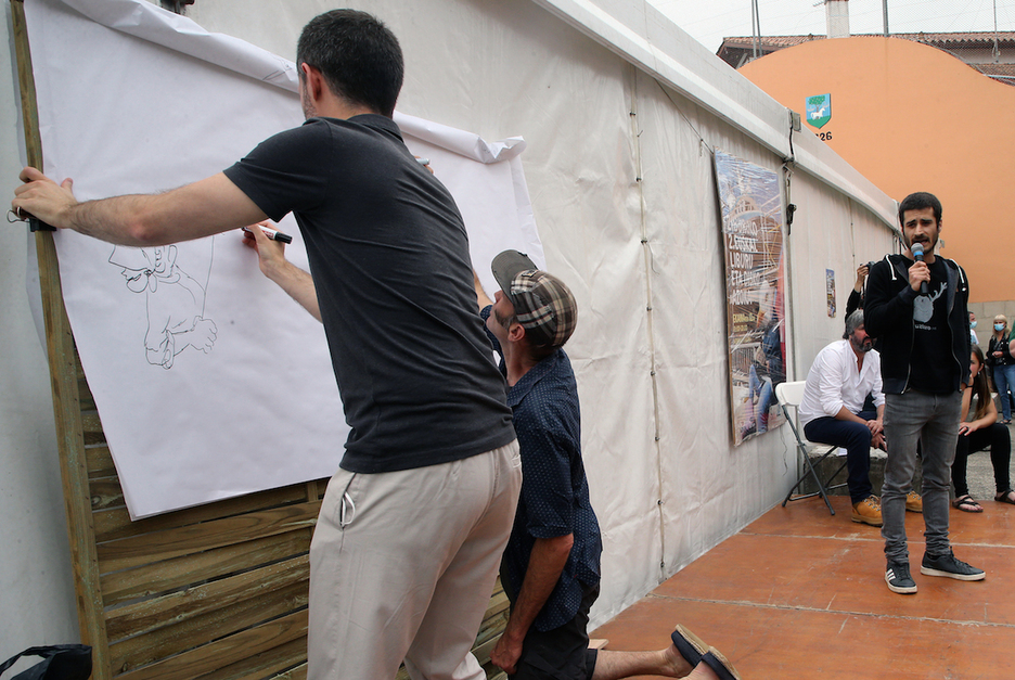 PPlusieurs dessinateurs ont relevé un défi en improvisant des créations artistiques en rapport avec l’événement. © Bob EDME