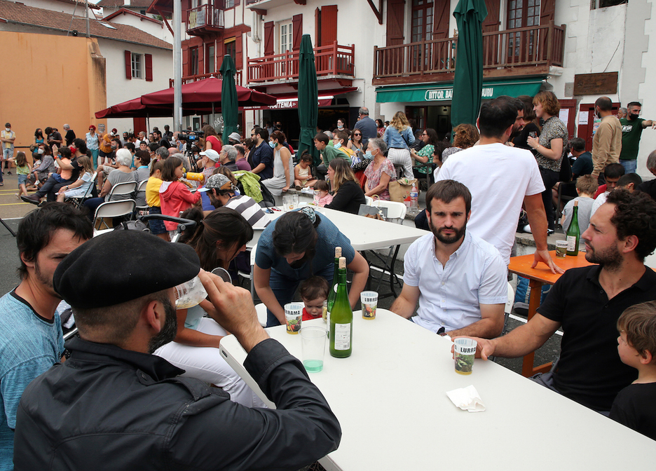 On pouvait aussi patienter entre deux lectures. © Bob EDME 