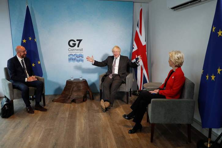 Boris Johnson junto a Charles Michel y Ursula von der Leyen. (Peter NICHOLLS/AFP)