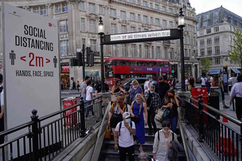 Acceso a una estación del metro de Londres. (Niklas HALLE'N/AFP)