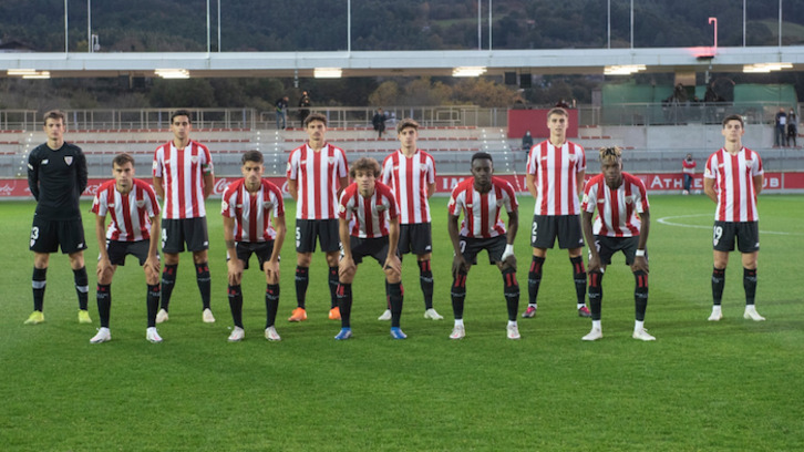 Once del Bilbao Athletic en un partido de esta temporada contra el Amorebieta en Lezama. (@AthleticClub)