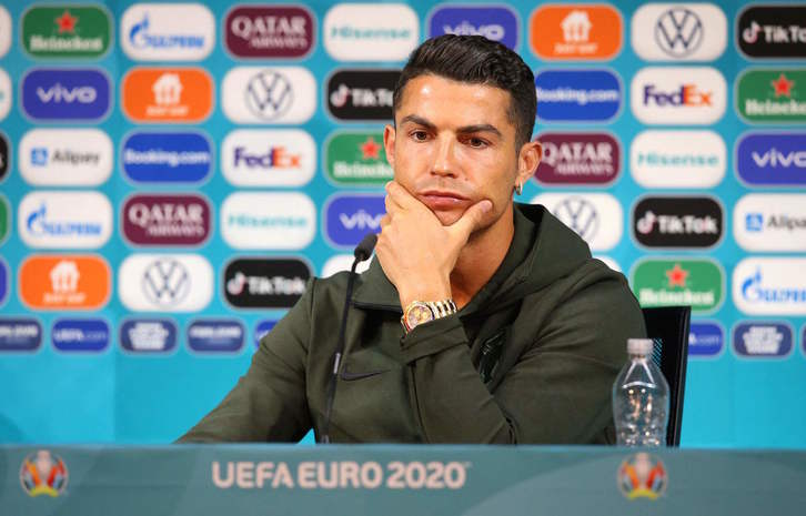 Cristiano Ronaldo, Cola Cola alboratu ostean. (UEFA)