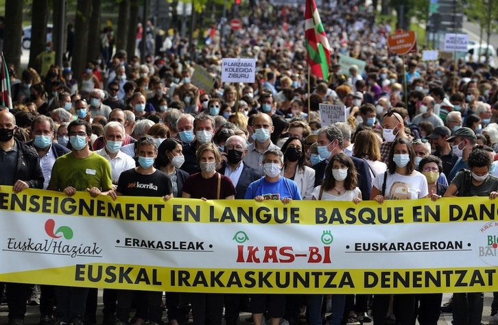 Manifestación en Baiona para protestar contra la decisión del Constitucional. (BOB EDME)