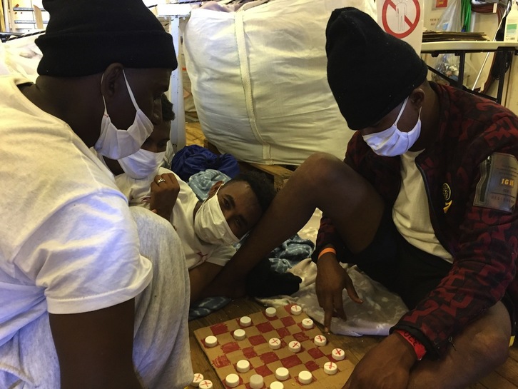 Migrantes rescatados por el buque de Médicos Sin Fronteras en el Mediterráneo. (MSF)