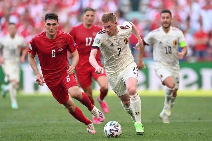 Entre De Bruyne y Eden Hazard, han conseguido darle la vuelta al 1-0 anotado por Dinamarca. (Stuart FRANKLIN/AFP) 