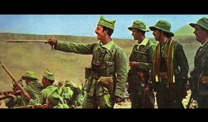 Francisco Franco en una campaña militar en el Magreb, antes del golpe de Estado de 1936. La imagen ha sido coloreada.