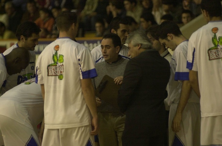 Hogei urteren buruan, Aitor Uriondo Gipuzkoa Basketen entrenatzaile aulkitik bulegoetara pasa da. (Andoni CANELLADA / FOKU)