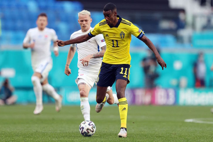 Isak ha jugado todo el partido con Suecia. (Lars BARON / AFP)