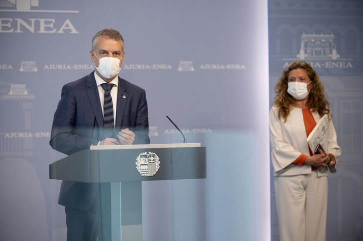 Urkullu y la consejera Sagardui, tras una reunión del LABI. (IREKIA)