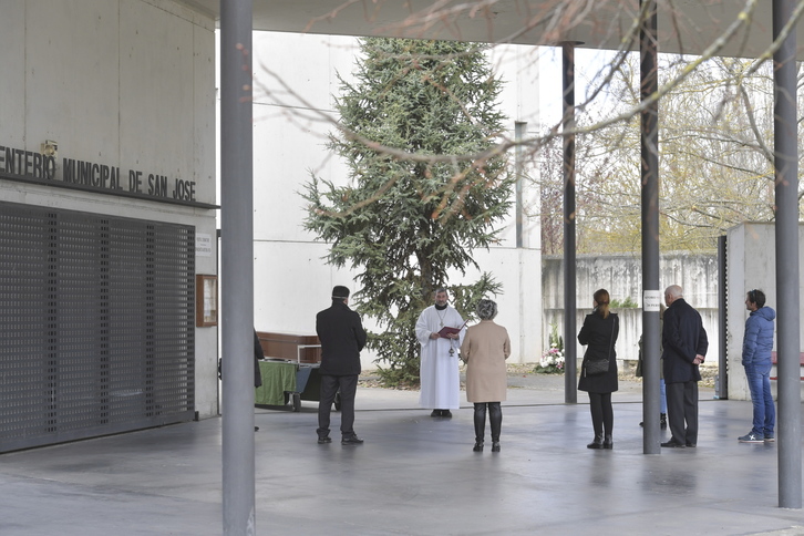 Funeral celebrado en Iruñea en pleno confinamiento, en marzo del año pasado.        (Idoia ZABALETA I FOKU)