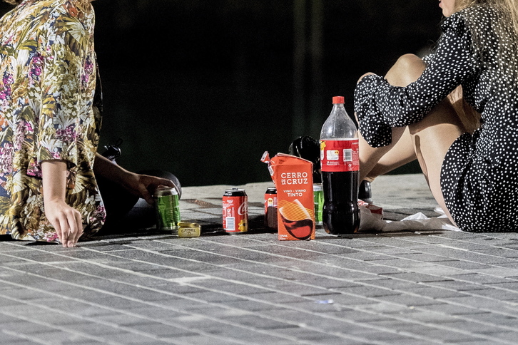 Lakua trata de evitar las aglomeraciones de personas que se juntan al aire libre por la noche. (Gorka RUBIO | FOKU) 