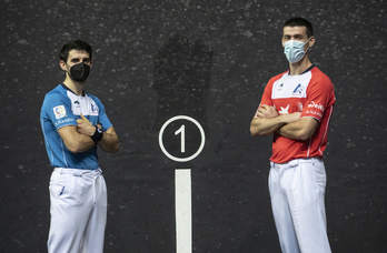 Jokin Altuna y Beñat Rezusta posan tras la elección de material. (Marisol RAMÍREZ/FOKU)