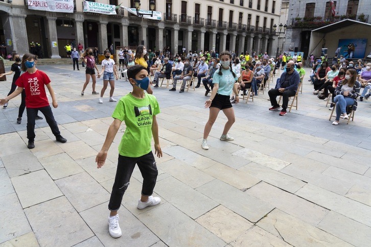 Araba Euskarazi hasiera eman dion ekitaldiko koreografia. (Monika DEL VALLE/FOKU)