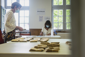 Recuento de los votos de las elecciones en Ipar Euskal Herria. (Guillaume FAUVEA)