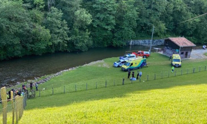 El dispositivo de emergencia en el río. (Ertzaintza)