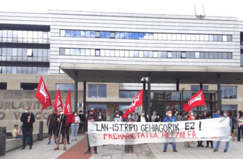 LAB eta ELAren elkarretaratzea Lakuako Gobernuaren egoitzan. (LAB)