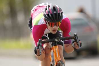 Enekoitz Azparren debuta esta temporada en el pelotón élite y sub’23 con el Laboral Kutxa. (Oskar MATXIN/FOKU)