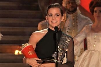 Emma Watson en los MTV Movie & TV Awards de 2017, primer evento que eliminó la distinción de géneros. (NAIZ)