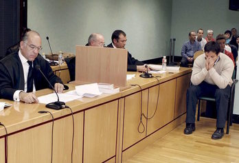 Alonso Belza, a la izquierda, junto a José Diego Yllanes, autor de la muerte de Nagore Laffage. (POOL)